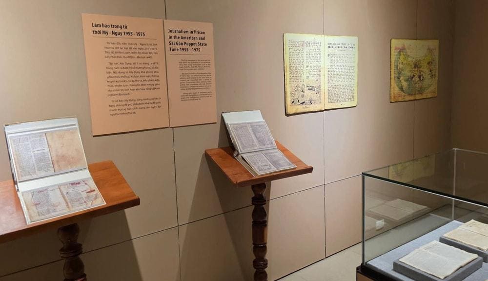 Những hiện vật c&ograve;n s&oacute;t lại minh chứng cho hoạt động truyền b&aacute; văn h&oacute;a, dạy học tại nh&agrave; t&ugrave; C&ocirc;n Đảo (Nguồn: Internet)